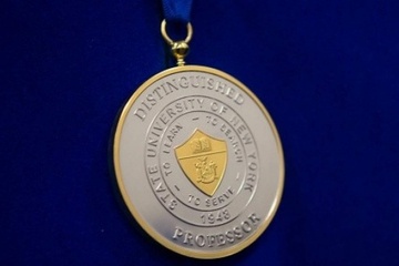 Distinguished medal 360240.jpg