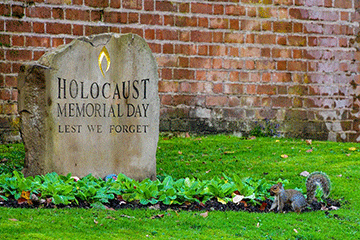 Holocaust_cemetery_Pixabay_WEB.gif