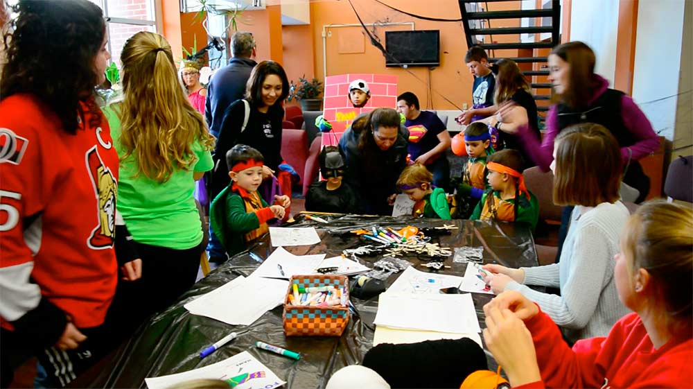 Students gather to do Halloween activities