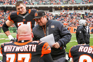 NFL fans, media members pay tribute to Andrew Whitworth