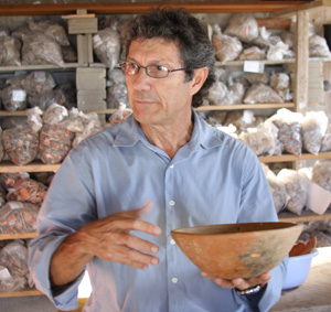 Archeologist to Theorize on Mayan Artifacts