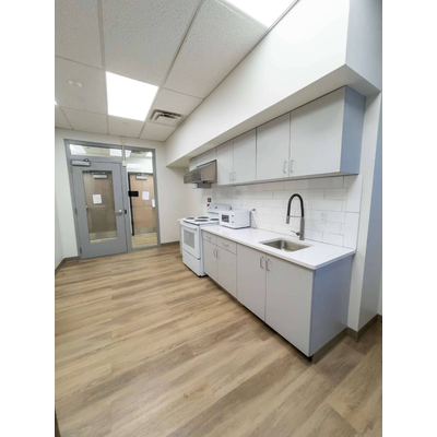 Main Floor Kitchenette