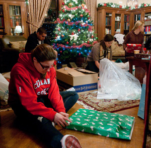 SUNY Cortland Students 'Adopt' Local Families