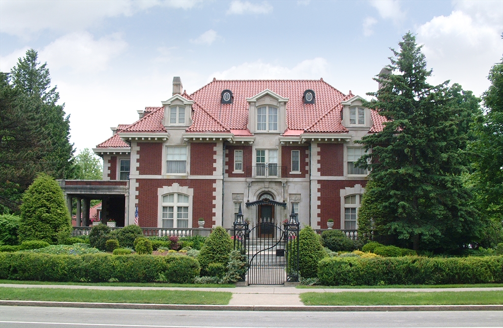 Parks Alumni House wins $500,000 grant