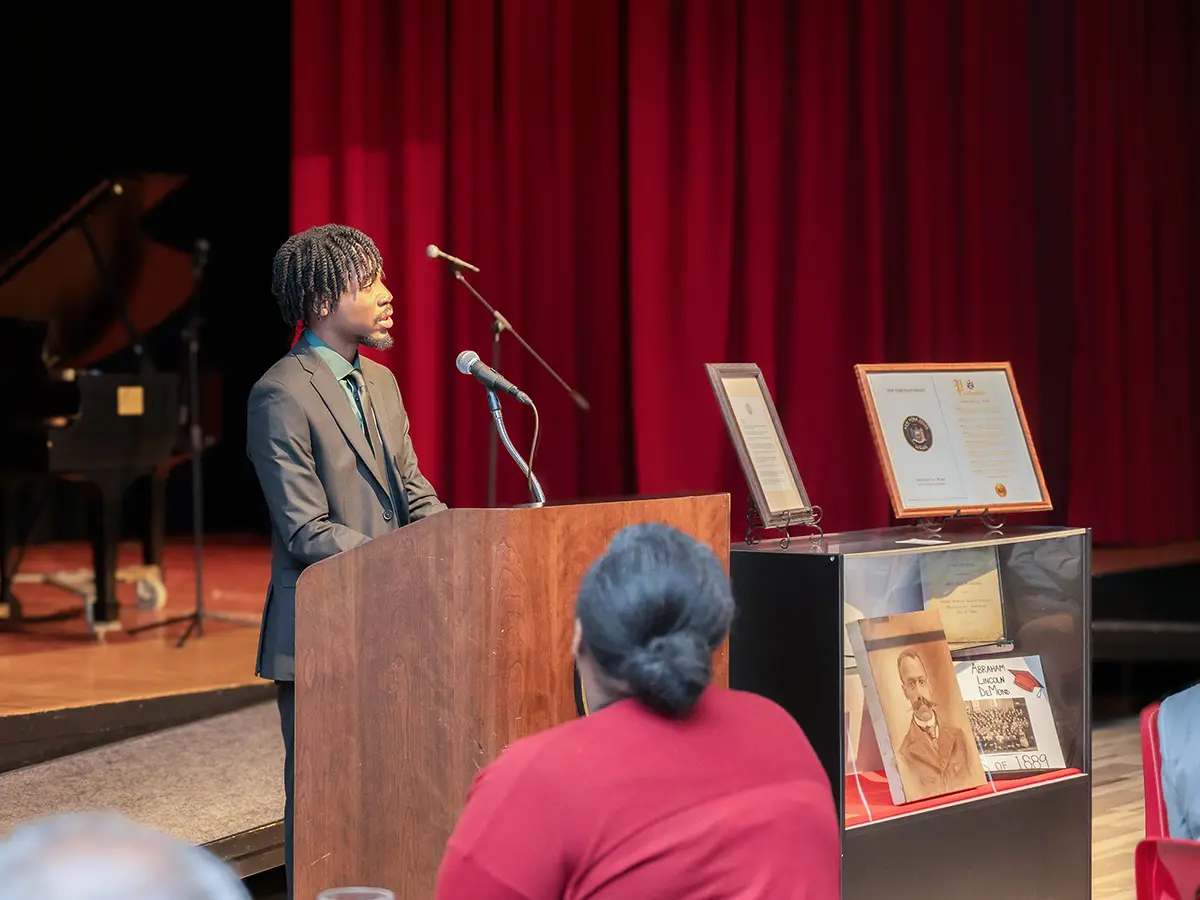 Speaker at a Abraham Lincoln De Mond event