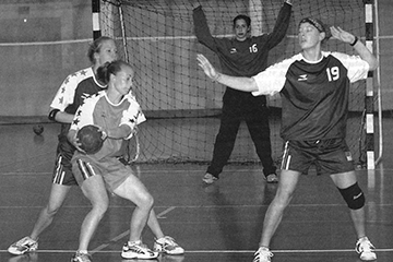 Behme_Gillette_Handball_W2004_Columns.gif