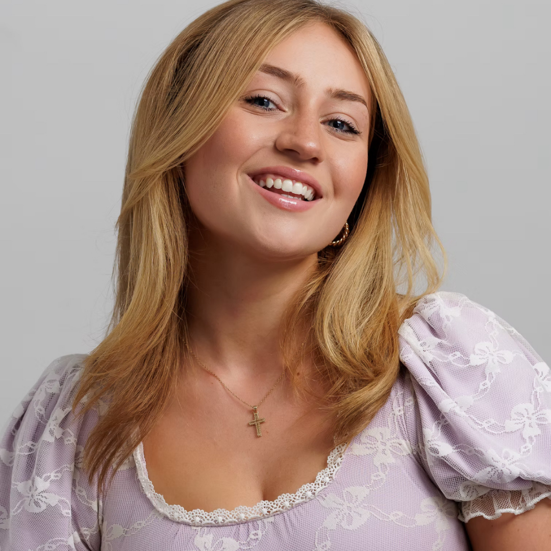 Chloe Davies Headshot