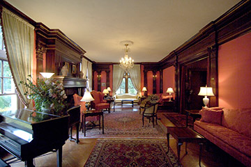Parks Alumni House: interior